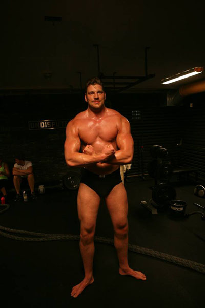 Seven Foot Tall Dutch Giant Gains 100 Pounds After 6 Years of Bodybuilding