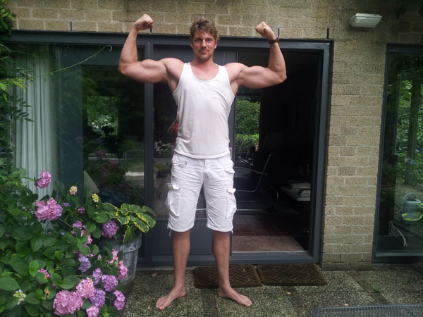 Seven Foot Tall Dutch Giant Gains 100 Pounds After 6 Years of Bodybuilding