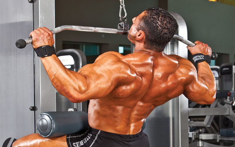 Using The Lat Pulldown Machine