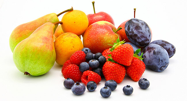 Zac-Efron-Baywatch-Diet-Fruit