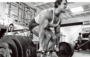 arnold schwarzenegger deadlifting