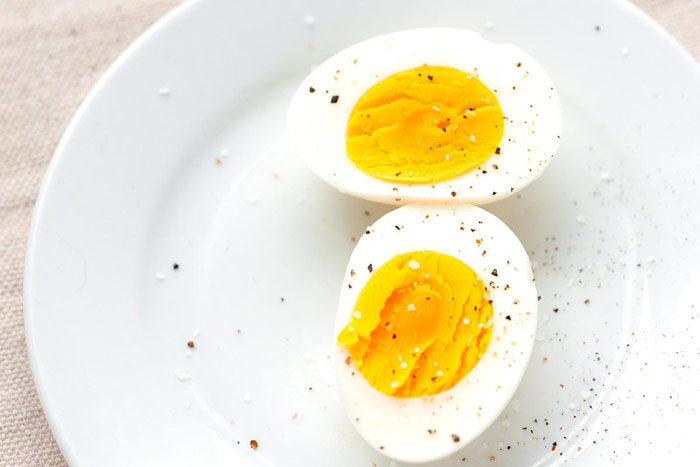 skinny hard gainers should eat eggs shown on this plate