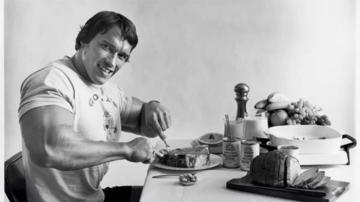 Arnold Schwarzenegger eating protein