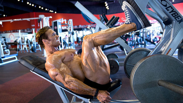 bodybuilder training legs in PPL split
