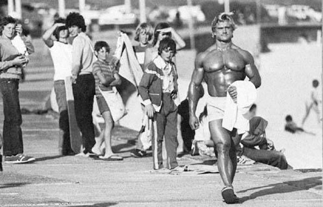 Legendary bodybuilder Tom Platz walking on Venice Beach