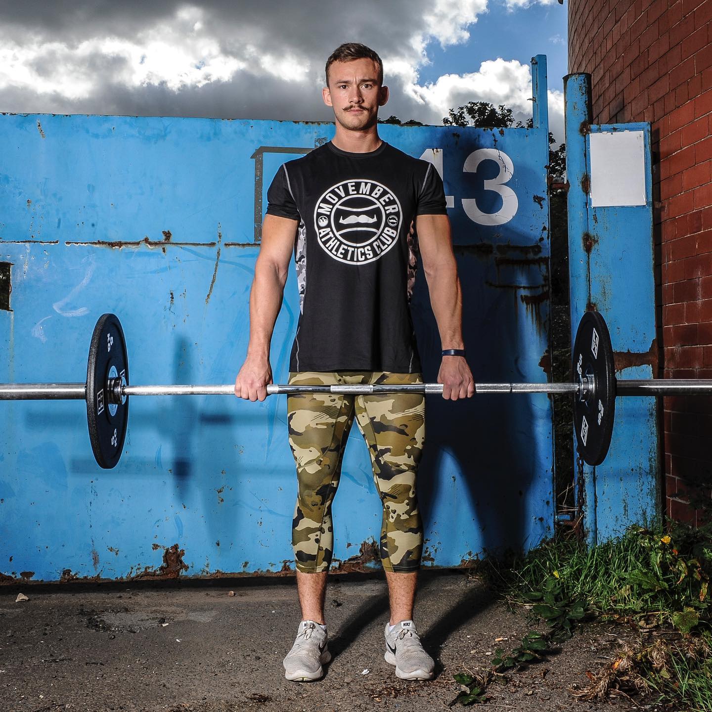 Fergus Crawley in preparation for guinness world record squat attempt