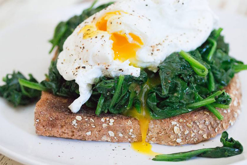 poached egg with spinach weight loss breakfast