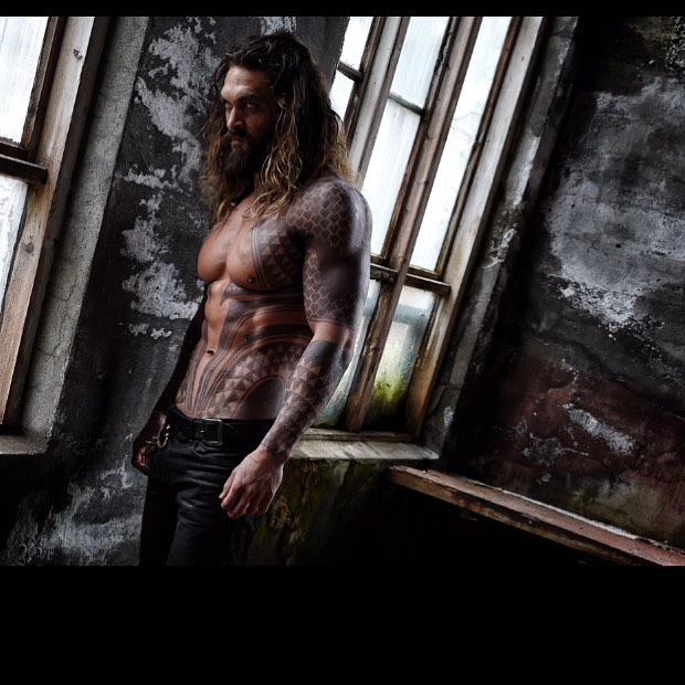 Actor Jason Momoa posing with muscular physique build for Aquaman movie role