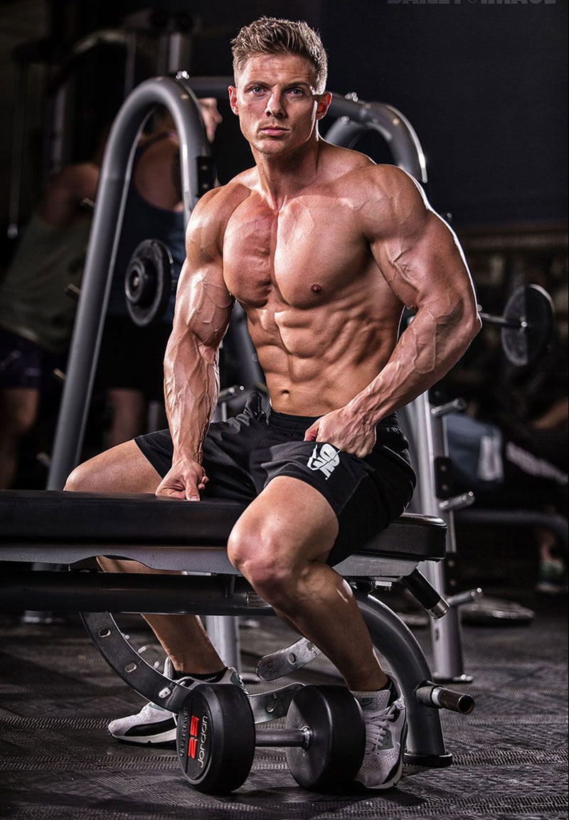 aesthetic bodybuilding physique shown by Steve Cook