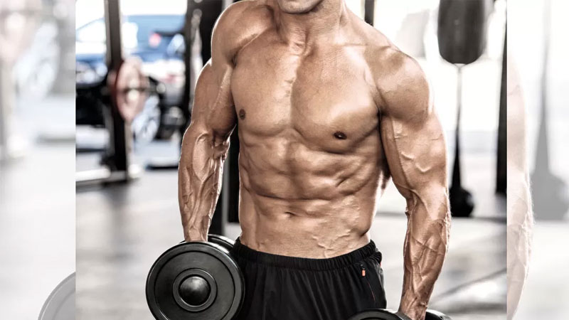 man with six pack lifting weights for shredded core