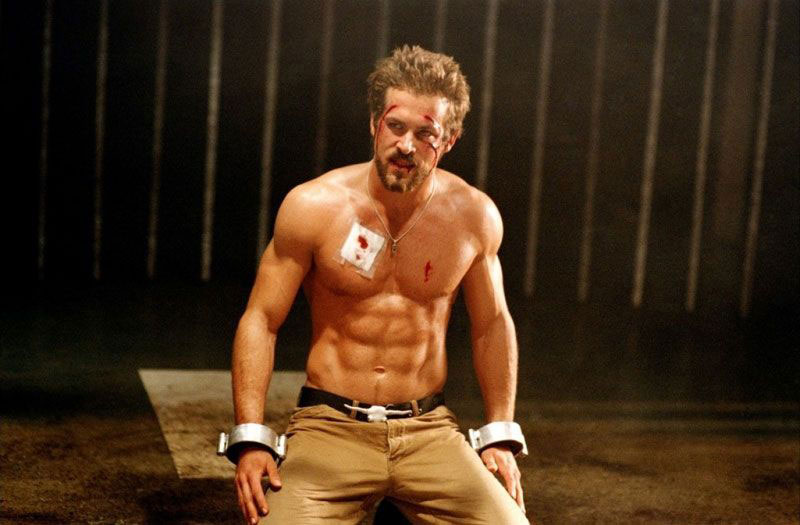 Actor Ryan Reynolds showing ripped physique