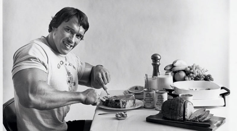Arnold Schwarzenegger eating his muscle building diet