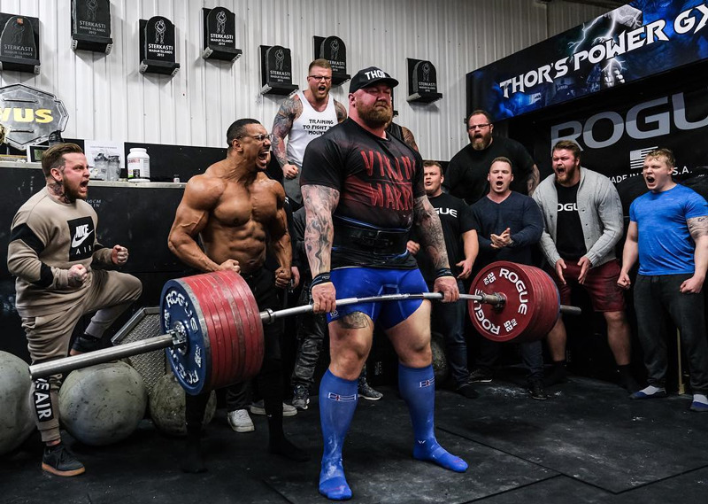 Hafthor Bjornsson deadlifting 